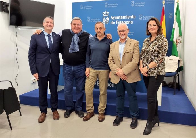 El Ayuntamiento de Estepona (Málaga) y Achima colaboran para que las playas sea cardioportegidas con desfibriladores