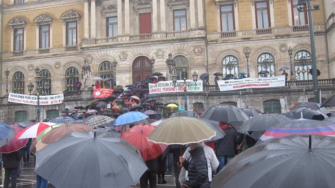 Imagen de archivo de una concentración de pensionistas para reclamar "pensiones dignas"
