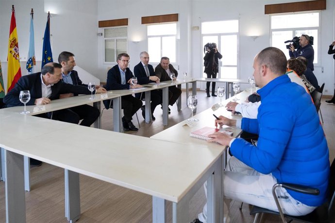 El titular del Gobierno gallego se reúne con el comité de empresa de Alcoa San Cibrao