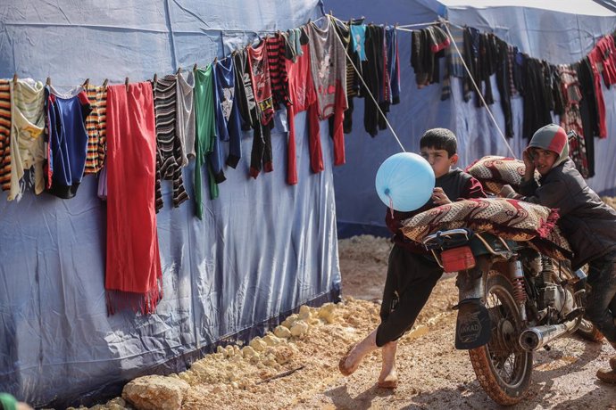 Siria.- La ONU eleva a 900.000 los desplazados por la violencia en el noroeste d