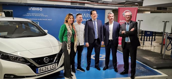 El Ayuntamiento de Zaragoza aumentará un 33,3% el convenio con el taxi para ayudas a la compra de vehículos eléctricos.