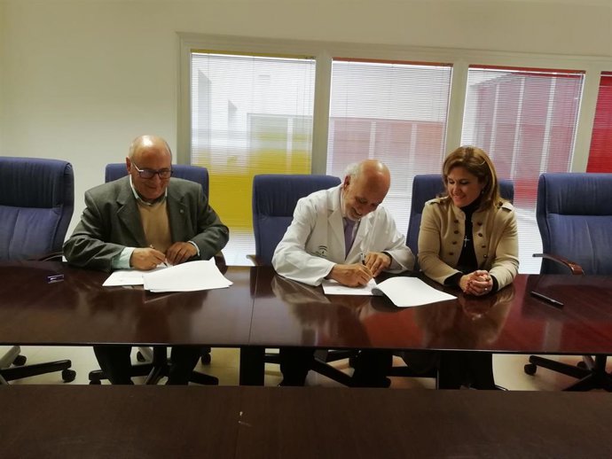 Firma de convenio entre el Hospital de Jaén y Cáritas
