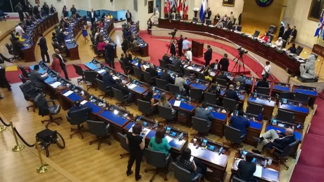 La Asamblea Legislativa de El Salvador condena la toma militarizada de sus instalaciones.