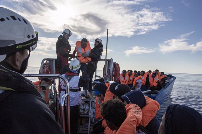 Europa.- El 'Ocean Viking' rescata a 84 migrantes en el Mediterráneo