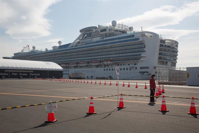 Japan raises confirmed cases of coronavirus on board the 'Diamond Princess' cruise ship to 542 El crucero 'Diamond Princess', anclado en el puerto de Yokohama, cerca de Tokio, en Japón