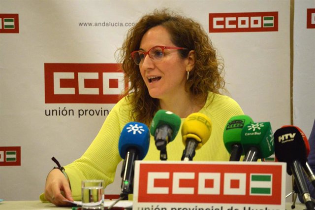 La secretaria general de CCOO-A, Nuria López, ante los medios.