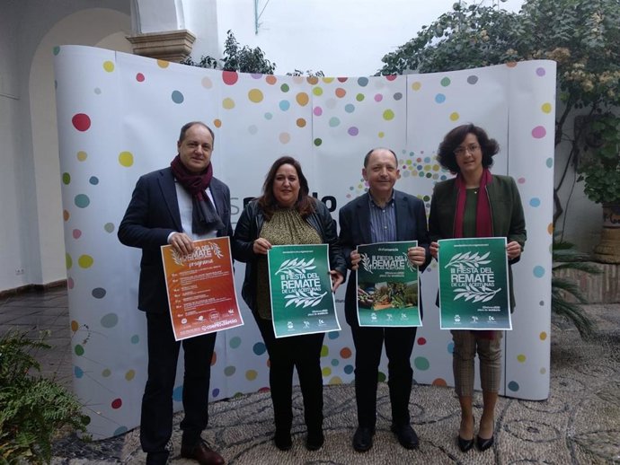 Navajas (centro) presenta la Fiesta del Remate de la Aceituna de Doña Mencía