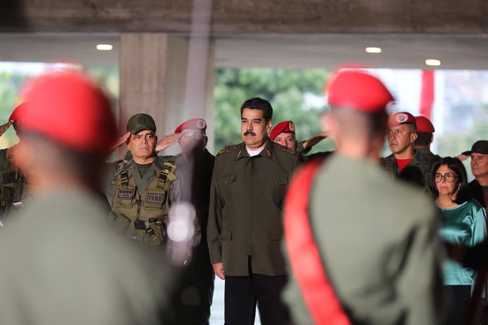 Venezuela.- Maduro anuncia maniobras militares sorpresa para mantener en alerta 