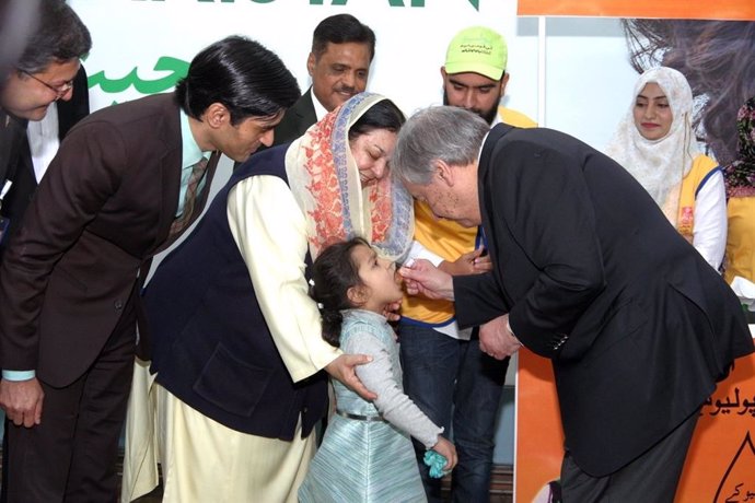 António Guterres participa en la campaña de vacunación contra la polio en Pakistán
