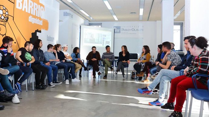 Comienza la semana de inmersión en la Flora Tristán para alumnos de la UPO con diversidad funcional cognitiva