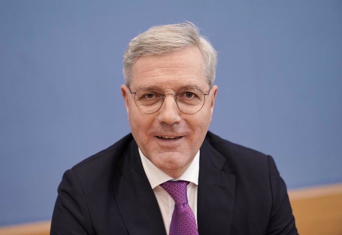 Alemania.- El exministro Norbert Roettgen, primer candidato declarado para lider
