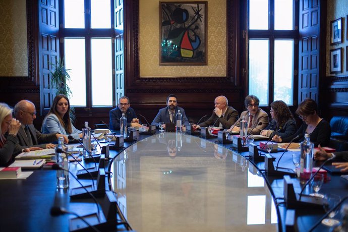 El president del Parlament, Roger Torrent, durant la reunió de la Mesa al Parlament de Catalunya, a Barcelona (Espanya), a 18 de febrer del 2020.