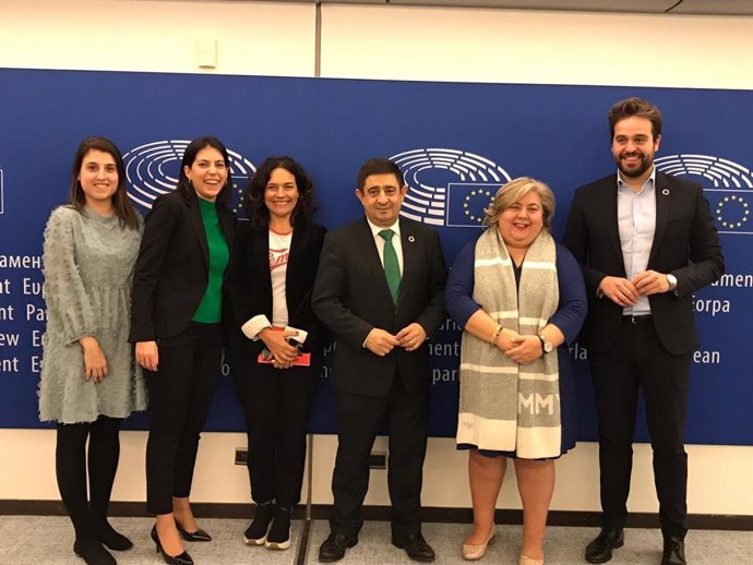 Reunión del secretario general del PSOE de Jaén, Francisco Reyes, y del diputado Juan Francisco Serrano con eurodiputadas del PSOE
