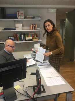 La diputada de Vox Idoia Ribas, registra una comisión de investigación sobre el servicio de ambulancias aéreas de Baleares y la dimisión de la consellera de Salud y Consumo, Patricia Gómez.