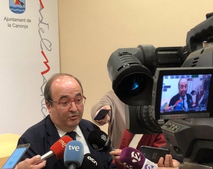 Miquel Iceta (PSC) en declaraciones a los medios en La Canonja (Tarragona).