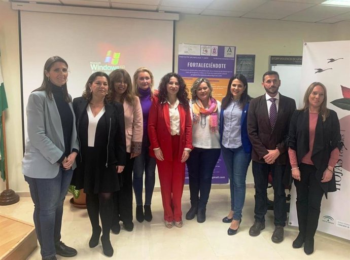 La consejera Rocío Ruiz presenta el programa Fortaleciéndote para mujeres y menores víctimas de la violencia machista que se llevará a cabo en Jaén y Málaga