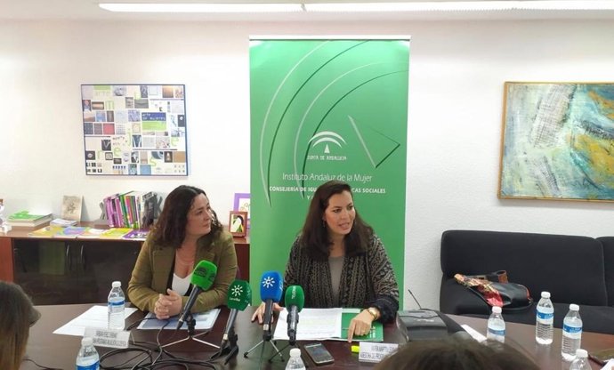 La asesora de programa del IAM en Huelva, María Martín, en rueda de prensa