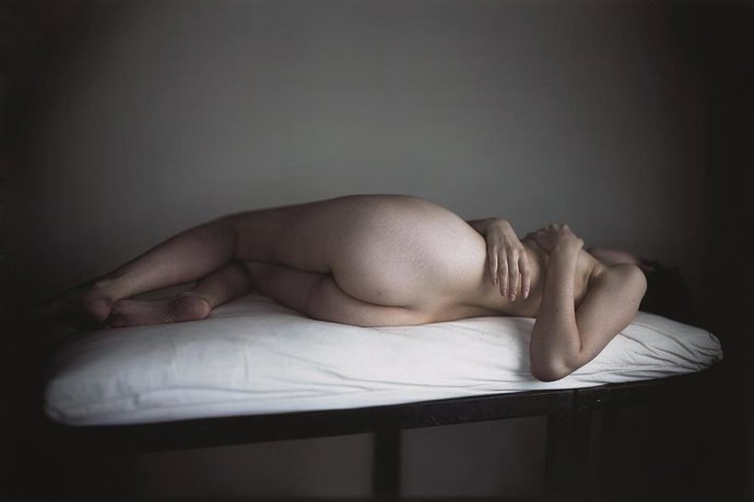 Las fotografías de cuerpos desnudos y animales muertos de Richard Learoyd visita