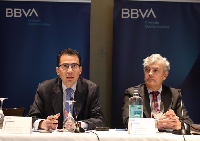 El economista jefe para España de BBVA Research, Miguel Cardoso, y el director de la Territorial Norte de BBVA, Carlos Gorria, presentan el último informe 'Situación Aragón'.