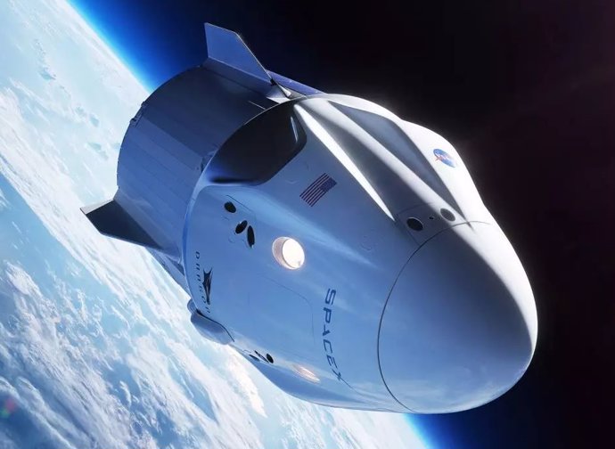 Space X acuerda ofertar turismo espacial en su nave Crew Dragon