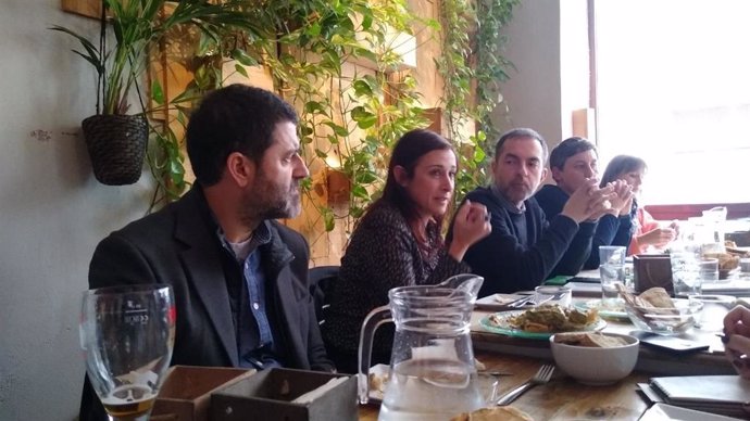 Encuentro con la prensa que ha tenido lugar este martes 18 de febrero en Madrid. A la izquierda de la imagen se sitúa Miquel Roset (Retorna), Joan Marc (Zero Waste Europe) y Blanca Ruibal (Amigos de la Tierra).