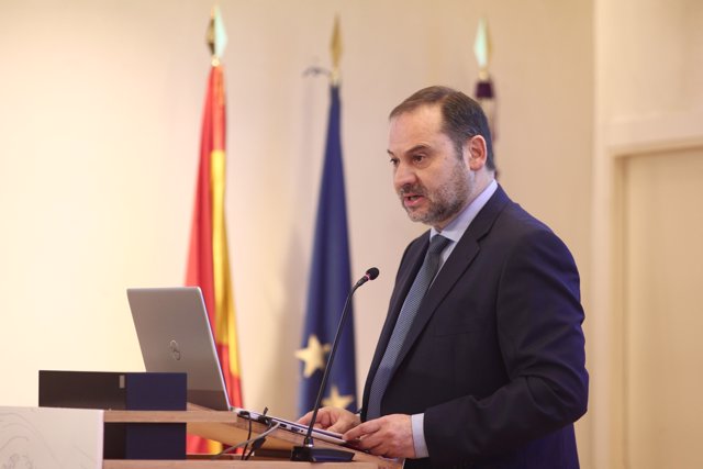 El ministro de Transportes, Movilidad y Agenda Urbana, José Luis Ábalos, durante su intervención en la inauguración del VIII Congreso Nacional de Ingeniería Civil, en Madrid (España), a 17 de febrero de 2020.