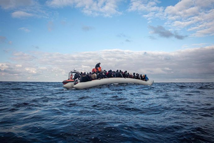Europa.- El 'Ocean Viking' tiene ya a bordo a 182 migrantes tras completar dos r