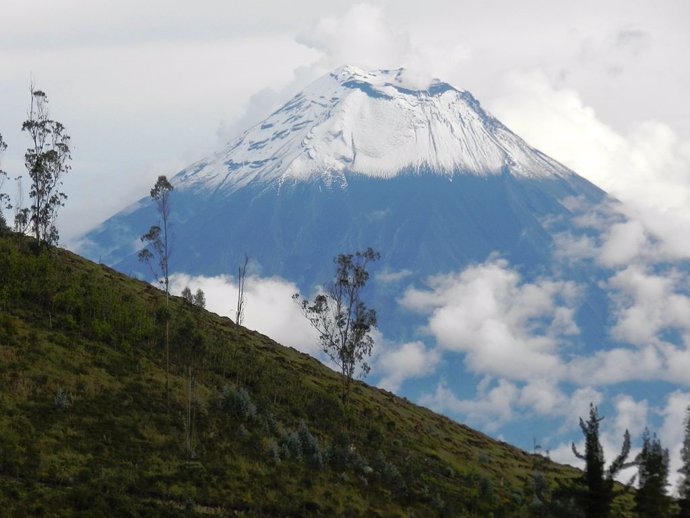 Encuentran señales de potencial colapso en un volcán activo de Ecuador