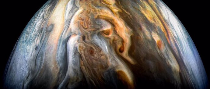La misión Juno corrige al alza la presencia de agua en Júpiter
