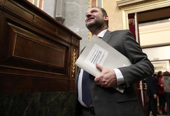 El ministro de Transportes, Movilidad y Agenda Urbana, José Luis Ábalos, a su llegada a una sesión de control al Gobierno en el Congreso de los Diputados, Madrid (España), a 19 de febrero de 2020.
