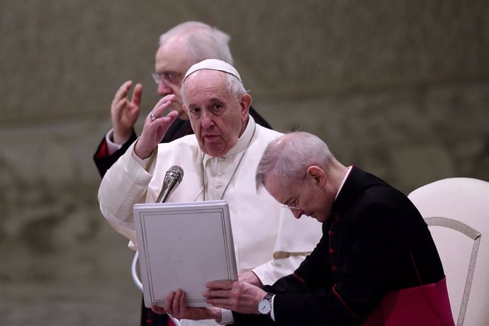El Papa: "La mansedumbre reúne, la ira separa"