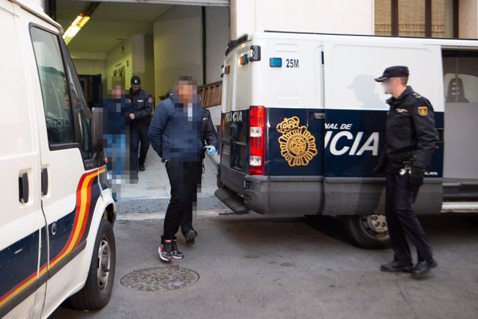 Los tres hombres acusados de violar a tres jóvenes en Nochevieja en Murcia pasando a disposición judicial
