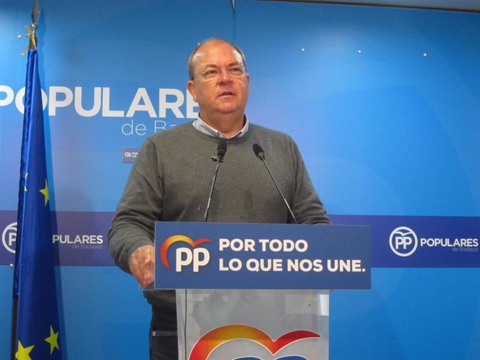 El presidente del PP de Extremadura, José Antonio Monago, en rueda de prensa en BAdajoz