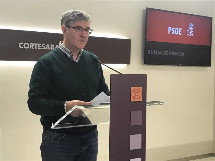 El Portavoz Del Grupo Socialista En Las Cortes De Aragón, Vicente Guillén.