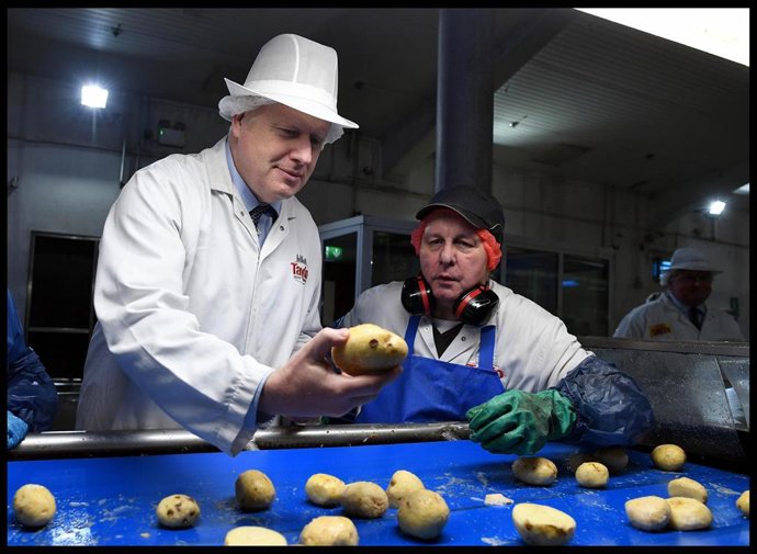 Reino Unido limitará la entrada de inmigrantes sin estudios o que no hablen ingl