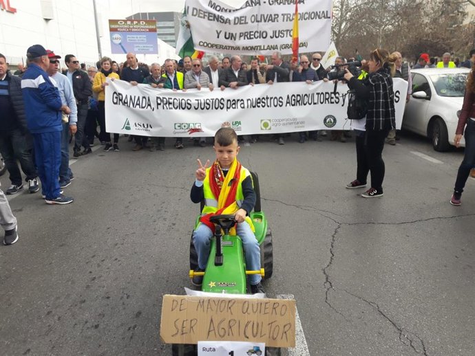 Imagen del comienzo de la manifestación por el sector agrario en Granada