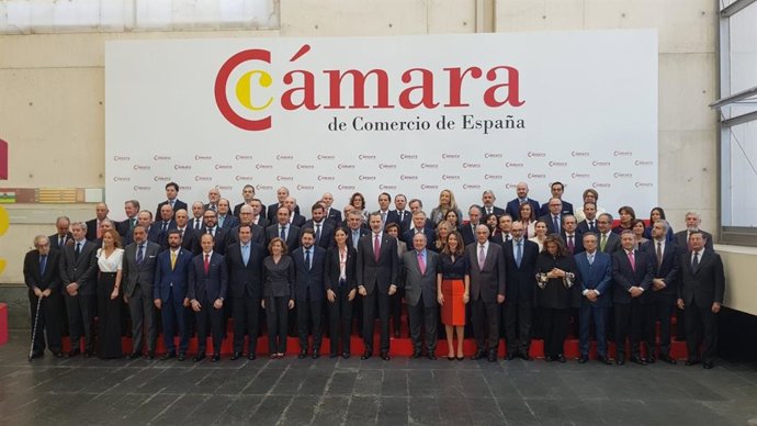 El Rey Felipe VI preside el pleno extraordinario de la Cámara de Comercio de España.