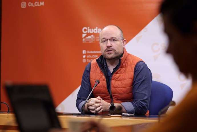 El diputado de Cs en las Cortes de C-LM, Alejandro Ruiz, en rueda de prensa.