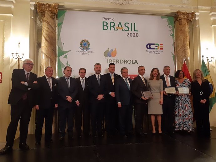 Galardonados en la XVI Edición Premios Brasil, autoridades, miembros de la Junta Directiva de la CCBE y empresas asociadas a la CCBE.