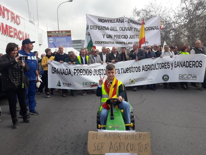 Agro.- Los agricultores piden a Sánchez "dar más trigo y predicar menos" y recha