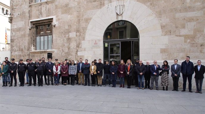 Concentración ante el Palau de la Generalitat por el asesinato machista de Moraira