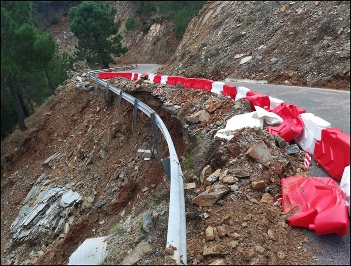 Carretera de la Diputación de Málaga afectada por los temporales