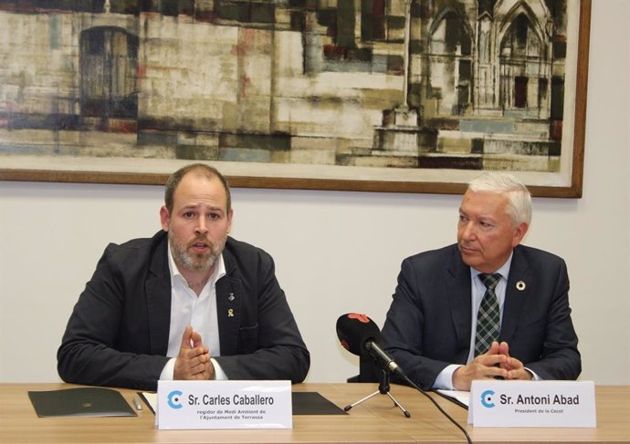 El concejal de Medio Ambiente del Ayuntamiento de Terrassa, Carles Caballero, y el presidente de Cecot, Antoni Abad