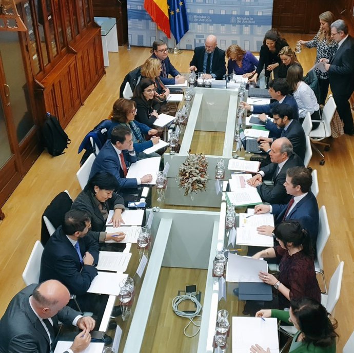 El ministro de Justicia, Juan Carlos Campo, se reúne con las asociaciones de jueces y fiscales