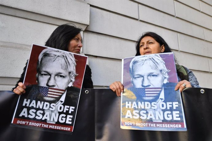 Seguidores y defensores de Julian Assange. 