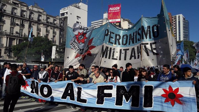 Argentina.- El FMI defiende una reestructuración de la deuda argentina, pues la 