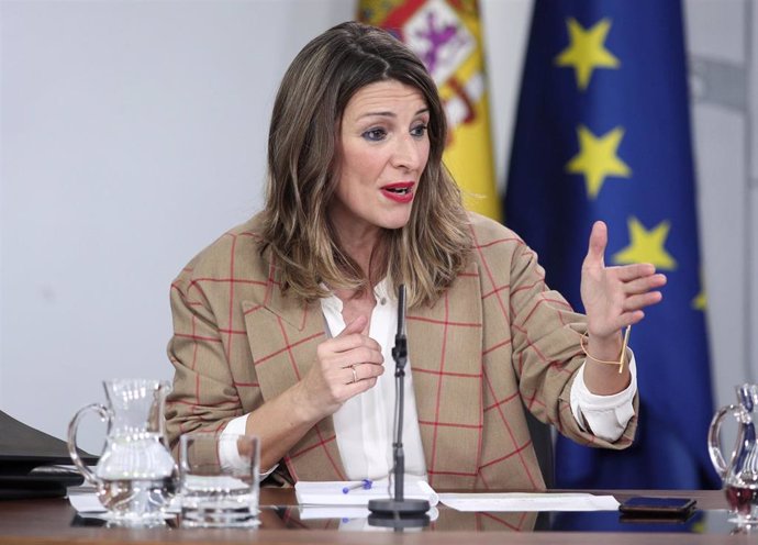 La ministra de Trabajo y Economía Social, Yolanda Díaz, comparece en rueda de prensa tras el Consejo de Ministros en Moncloa, en Madrid (España), a 18 de febrero de 2020.