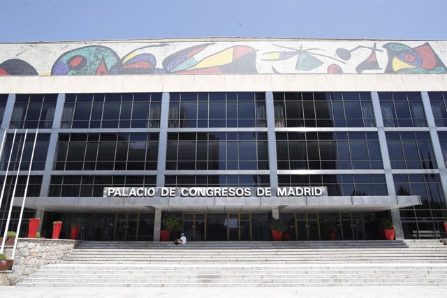 Imagen del exterior del Palacio de Congresos de Madrid situado en el número 99 del Paseo de la Castellana.