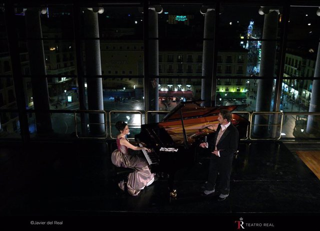 Actuación en el Teatro Real de la pianista Isabel Dombriz y Fernando Palacios.