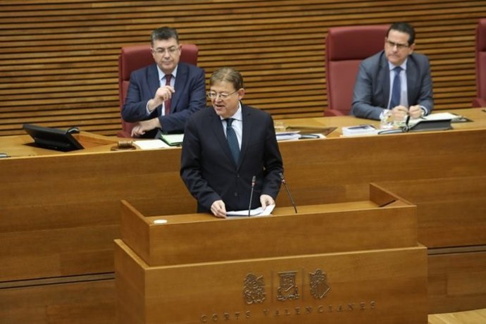 Puig en la tribuna de Les Corts en la sesión de control